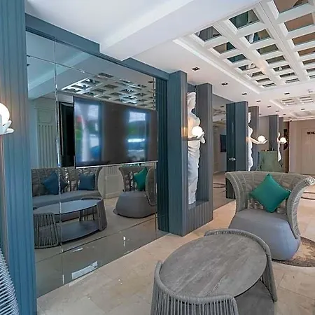 Simus Hotel Side